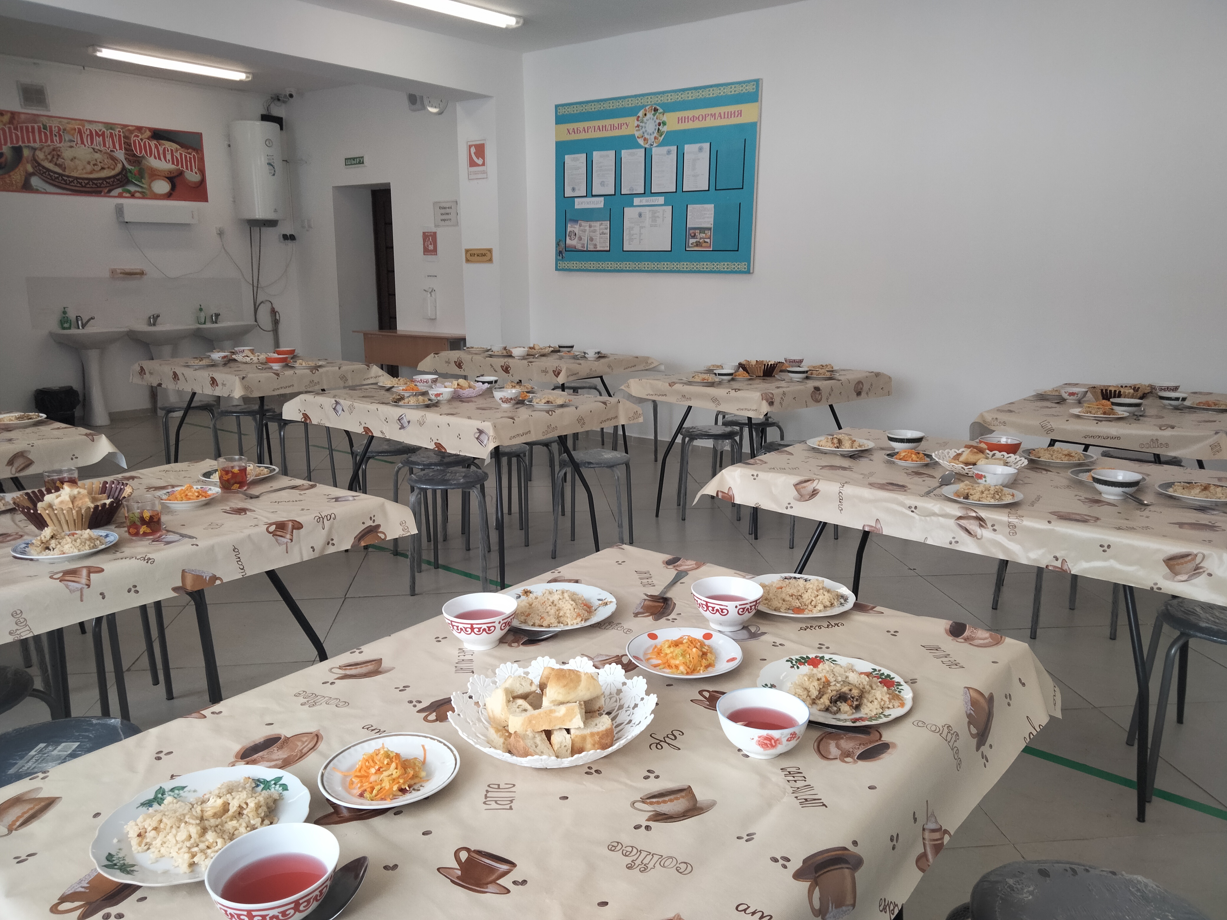 Schoolchildren бекітілген ас мәзірі бойынша тамақтың берілуін және санитарлық - гигиеналық талаптардың орындалуын бақылау туралы.